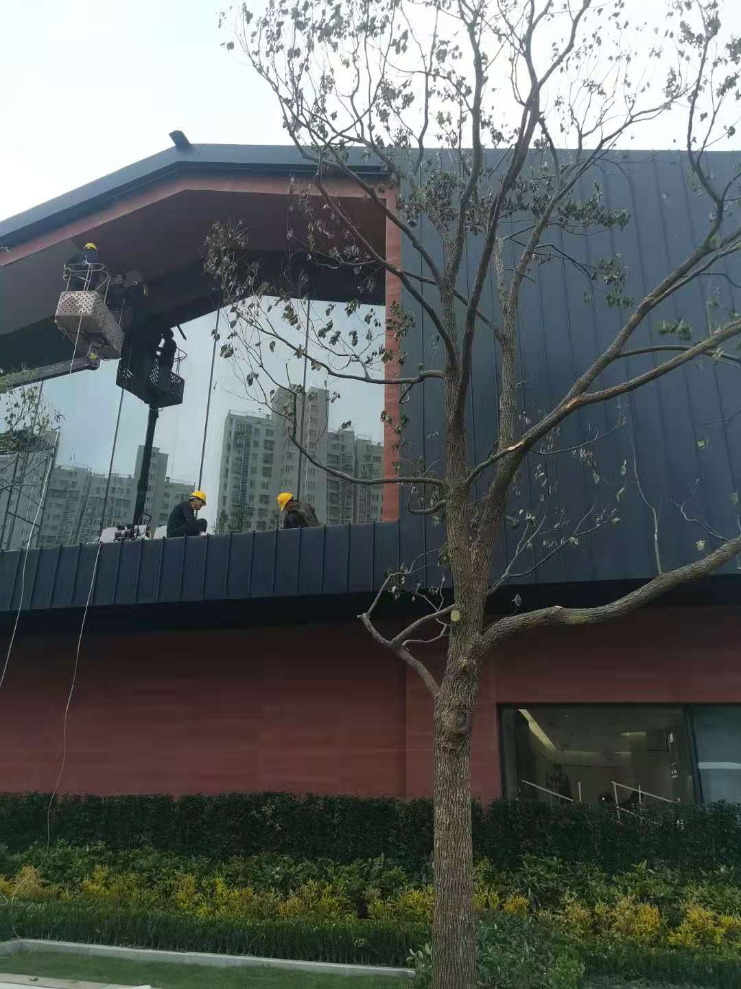 鈦鋅板屋麵（miàn）生產廠家 鈦鋅（xīn）板牆麵異形施工深化現場製作實力廠家（jiā）